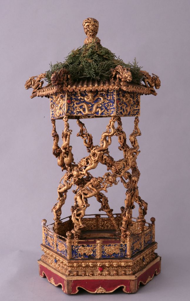 图片[2]-Copper gilded pine shed fruit cover-China Archive